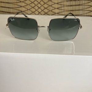 Ray-Ban women’s sunglasses